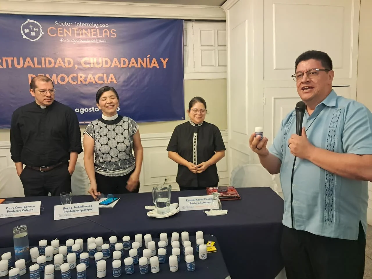  Las velas son un símbolo presente en la mayoría de religiones y espiritualidades.  Foto: Violeta Cetino 